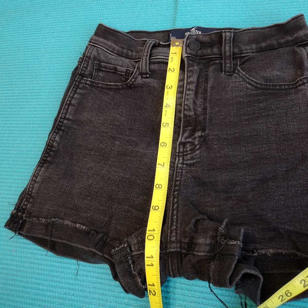 Hollister Women's Ultra High Rise Shorts Advanced Stretch 1/25 - Picture 7 of 7